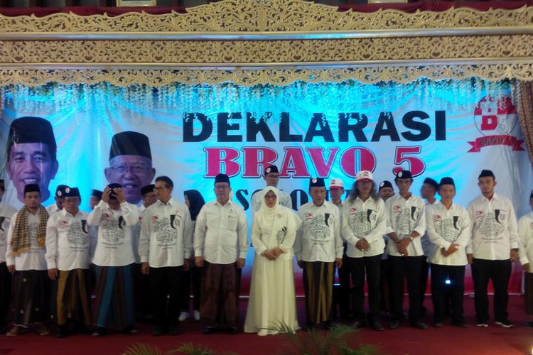 Deklarasi Bravo 5 Solo Raya yang merupakan relawan pemenangan Jokowi-Ma'ruf Amin di Solo, Jawa Tengah, Senin (25/2/2019).