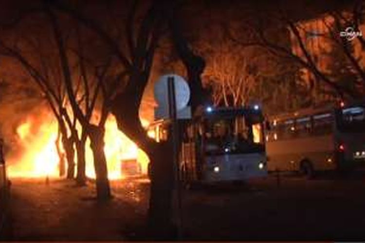 Bom mobil meledak di Ankara, Turki, Rabu (17/2/2016). 