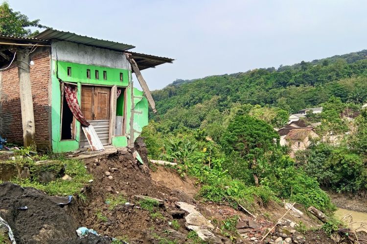 Longsor di Gunungpati Semarang Meluas, 3 Rumah Rusak dan 7 Terancam