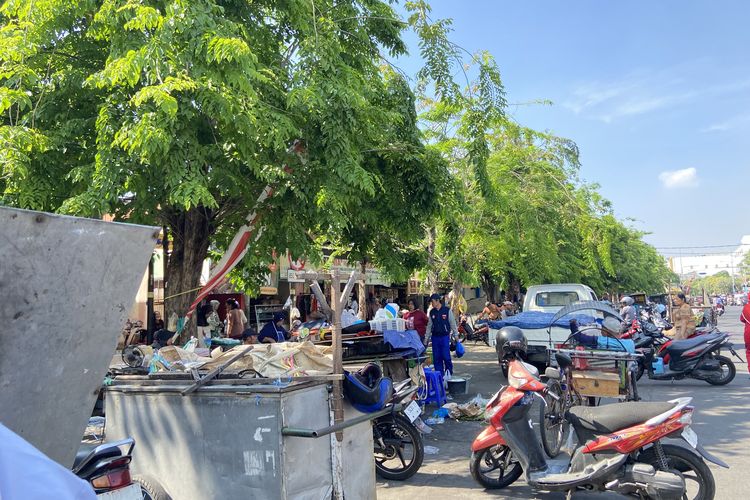 Lokasi ibu lansia pedagang Pasar Karang Menjangan yang viral karena mengaku kerap dipalak Satpol PP, Jumat (29/8/2025).