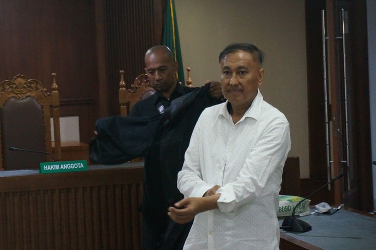 Mantan anggota DPR RI Markus Nari usai menjalani sidang putusan di Pengadilan Tindak Pidana Korupsi Jakarta, Senin (11/11/2019).