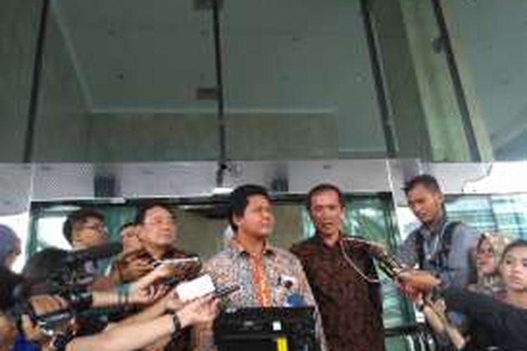 ketua Komnas HAM Imdadun Rahmat dan Komisioner Komnas HAM Nurcholis di gedung KPK, Jakarta, Selasa (3/1/2017)