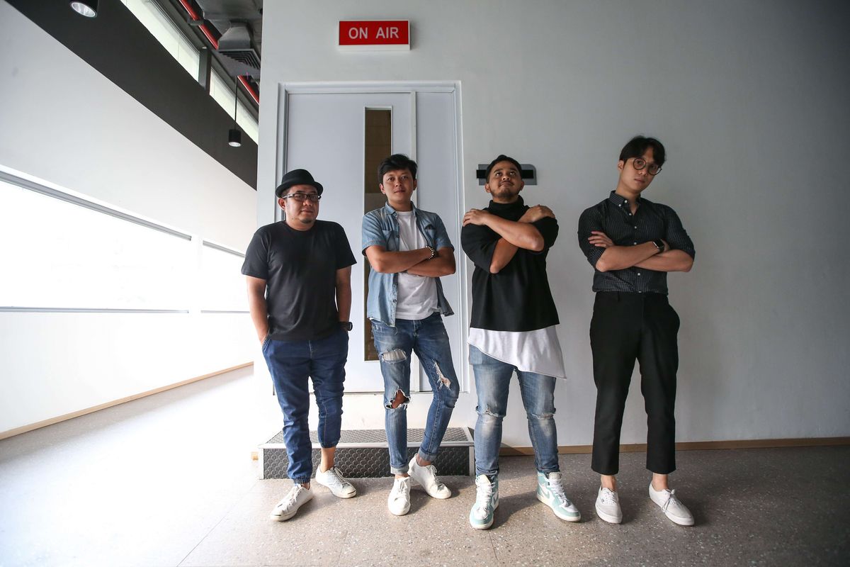 Yovie & Nuno usai tampil dalam acara Selebrasi (Selebritas Beraksi) di Studio Kompas TV, Jakarta, Selasa (9/4/2019). Grup musik bergenre pop yang berdiri pada 2001 ini, kini beranggotakan Muchamad Ahadiyat (gitar), Pradikta Wicaksono (vokal), Arya Windura (vokal), dan Ady Julian (keyboard).