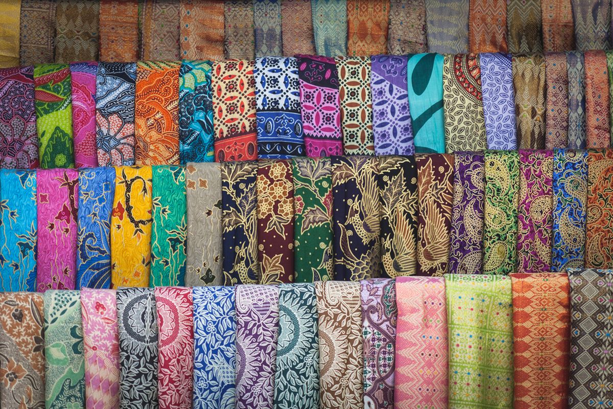 Deretan kain tradisional asal Bali.