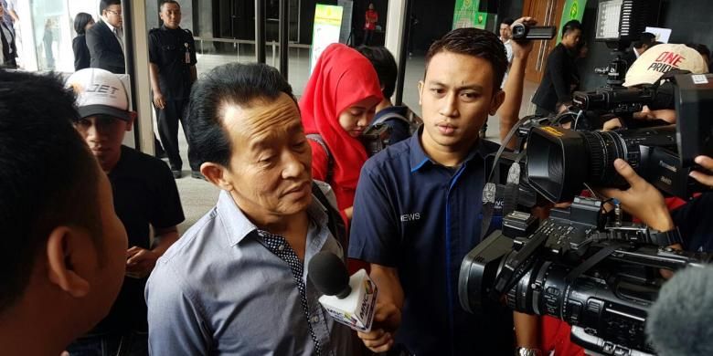 Edi Darmawan Salihin, ayah dari Wayan Mirna Salihin di Pengadilan Negeri Jakarta Pusat, Selasa (21/6/2016)