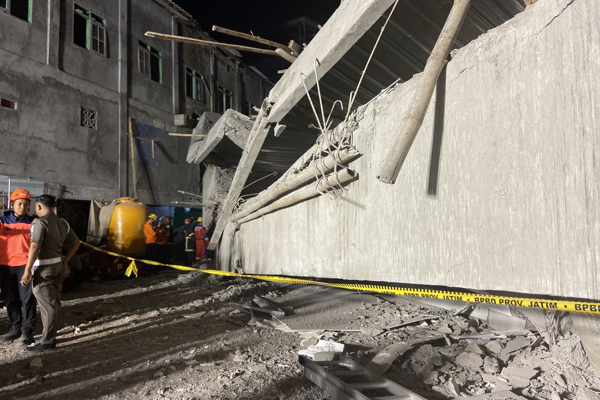 Kondisi bangunan Ponpes Al Khoziny Sidoarjo yang ambruk, sebanyak 79 korban dievakuasi dan satu orang dinyatakan meninggal dunia, Senin (29/9/2025).