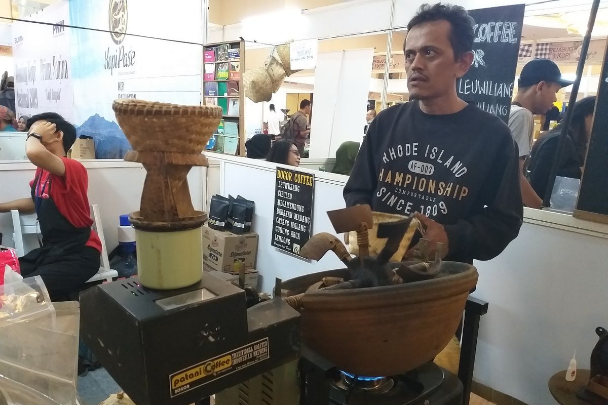 Beragam jenis kopi nusantara dipamerkan dalam Rembug Kopi di gedung SMESCO, Jakarta, 20-22 September 2019