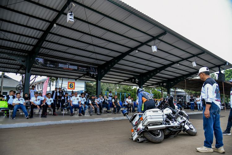 Pelatihan keselamatan berkendara oleh Indomobil Harley-Davidson of Jakarta dengan H.O.G Indomobil Jakarta Chapter