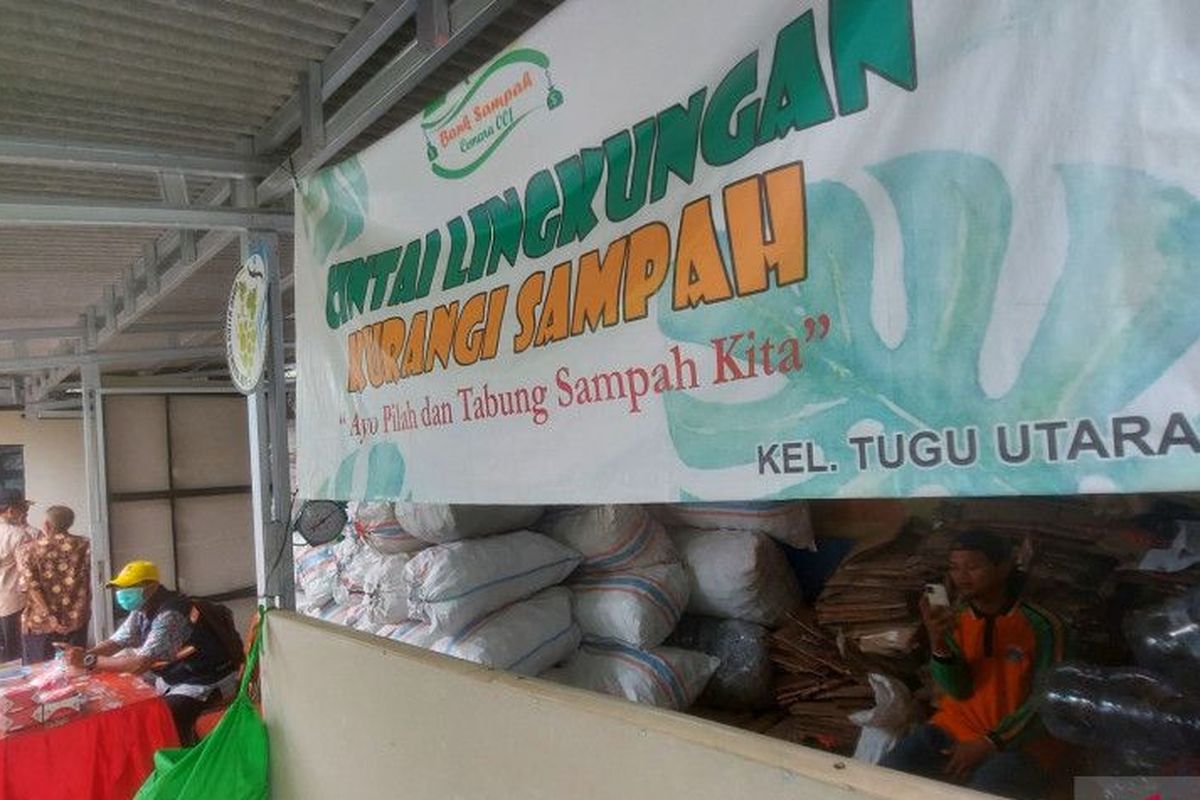 Pemerintah Kota Jakarta Utara sudah membentuk organisasi masyarakat (ormas) penggerak Kampung Iklim yang tanggap terhadap pencemaran lingkungan melalui Program Kampung Lingkungan (ProKlim) di Kelurahan Tugu Utara, Koja, Jakarta Utara, Kamis (29/9/2022). 