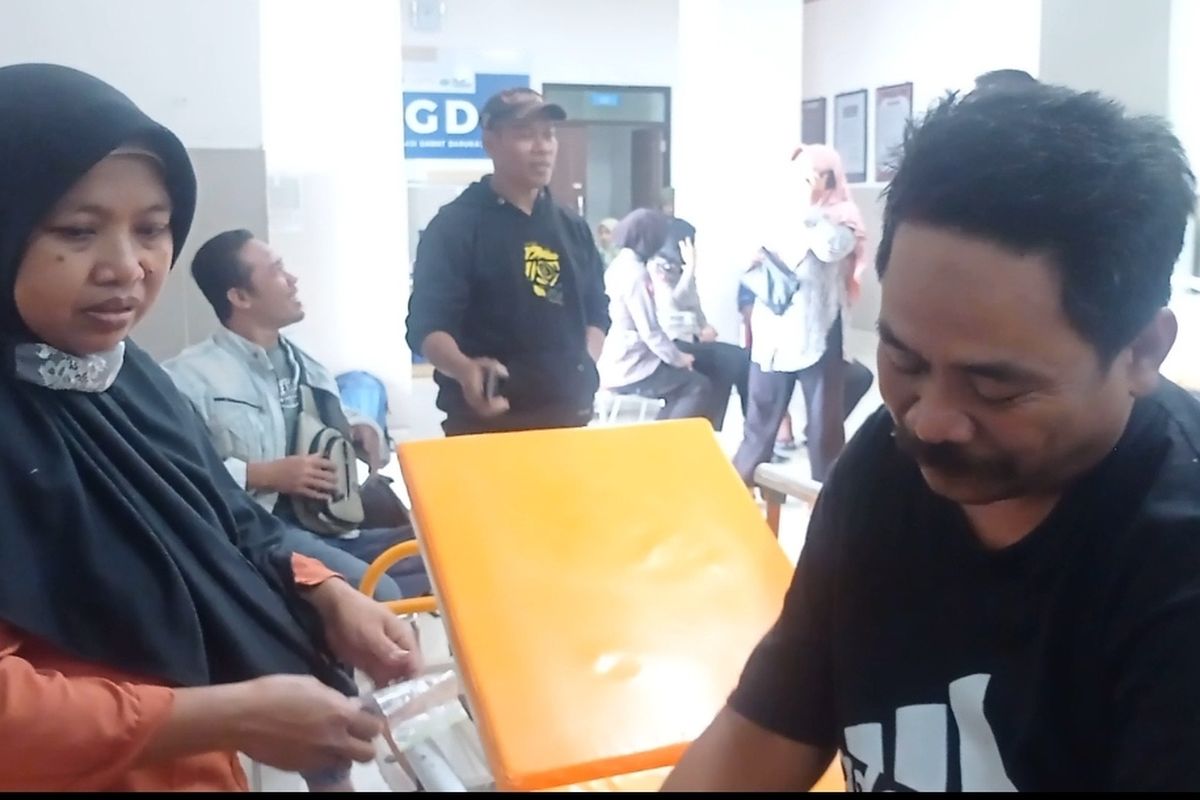 Pasangan suami istri Sri Utami dan Sutarjan yang selamat dari Kecelakaan maut terjadi di Jl Raya Ngawi – Maosapati, Kabupaten Magetan, Jawa Timur antara Bus Sumber Selamat yang melaju dari arah Utara menuju ke Selatan sementara Bus Eka melaju dari arah Magetan menuju ke Ngawi.