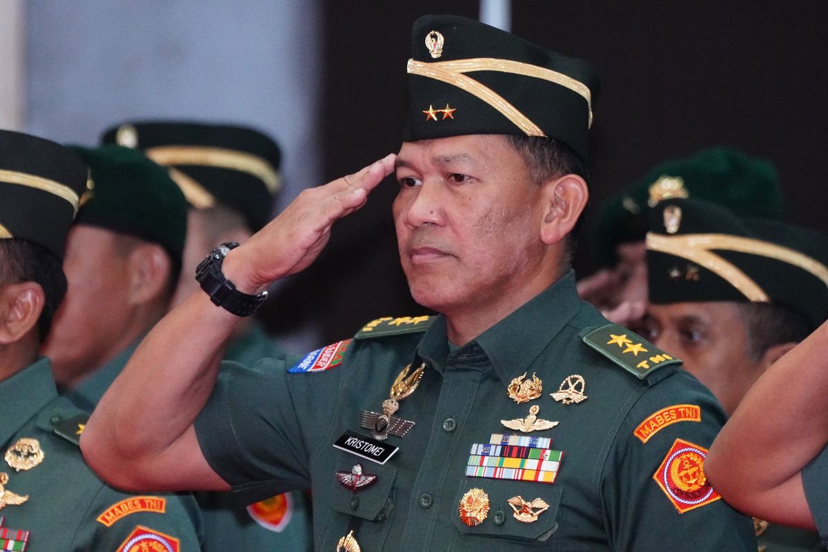 Kepala Pusat Penerangan (Kapuspen) TNI, Mayjen Kristomei Sianturi saat menerima kenaikan pangkat, Kamis (8/5/2025) di Mabes TNI, Cilangkap, Jakarta Timur.