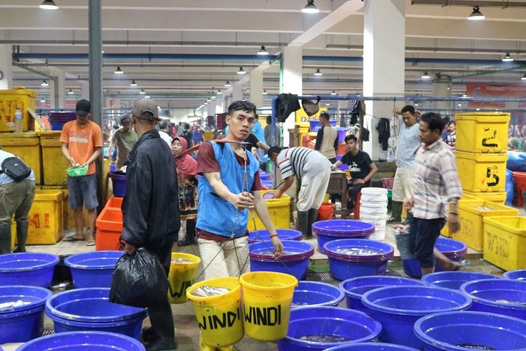 Suasana Pasar Ikan Moder (PIM) Muara Baru, Penjaringan, Jakarta Utara, Rabu (18/12/2019).