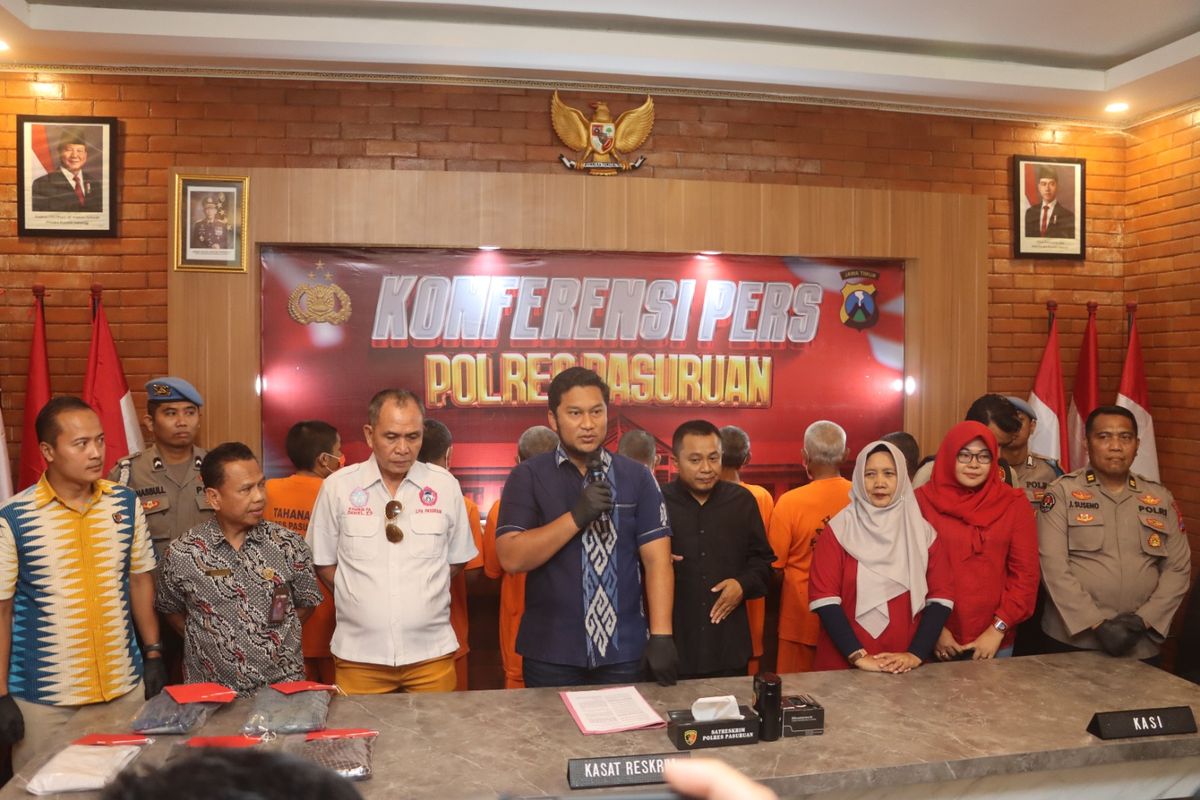 Polres Pasuruan menetapkan 7 tersangka yang melakukan tindak pidana asusila pada korban yang masoh dibawah umur, Jum'at (25/07/2025) 