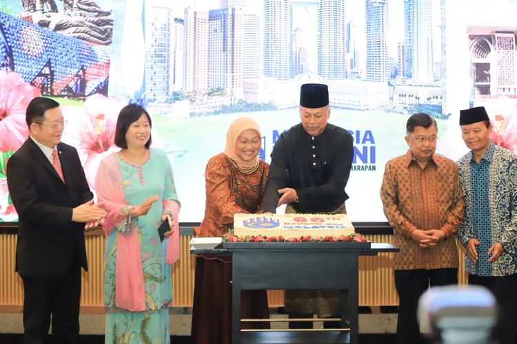 Menteri Ketenagakerjaan (Menaker) Ida Fauziyah saat mewakili Pemerintah Indonesia menyampaikan sambutan pada acara 66th National Day of Malaysia, di Jakarta, Kamis (31/8/2023).
