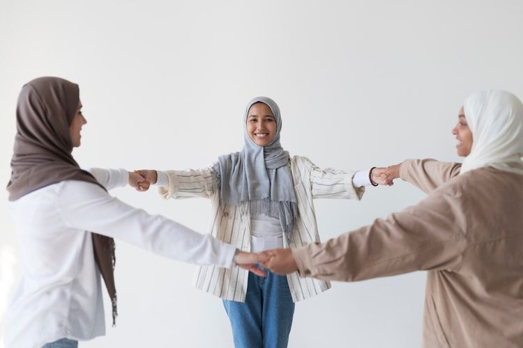 Rayakan Hari Santri Nasional dengan kata-kata penuh makna. Yuk, bagikan 120 ucapan inspiratif ini ke grup alumni dan media sosialmu!