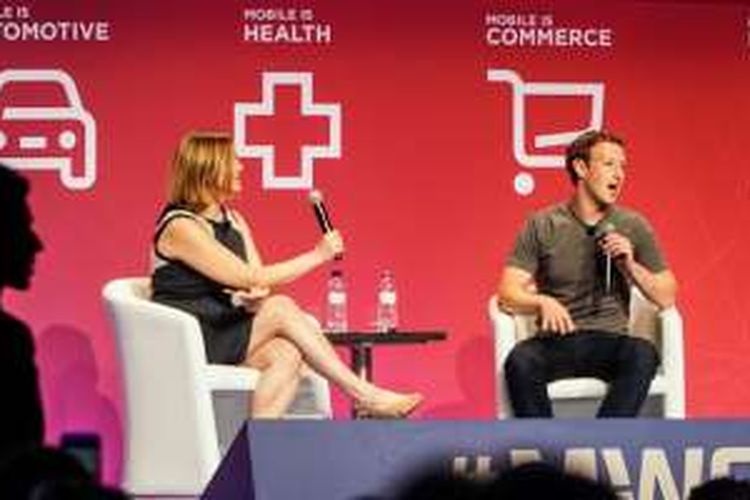 Pendiri sekaligus CEO Facebook Mark Zuckerberg berbicara di hadapan pengunjung dalam sesi keynote MWC 2016