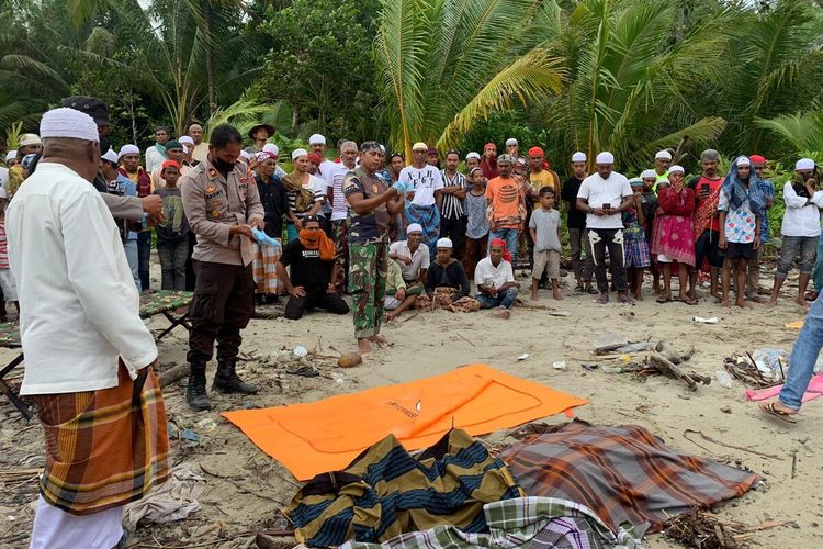 Nelayan asal Pulau Haruku, Maluku Tengah yang hilang saat melaut tiga hari lalu ditemukan tewas terdampar di pesisir pantai desa tersebut, Rabu (23/3/2022)