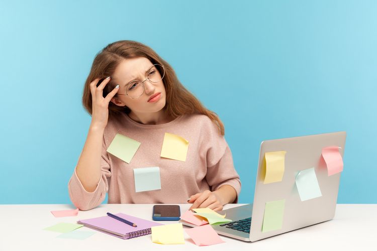 Apa Perbedaan Lupa karena Usia dan Demensia?