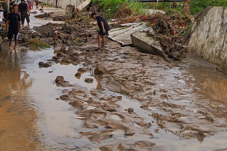 18 Tanggul Sungai Plumbon Semarang Jebol, Relokasi Warga Disiapkan
