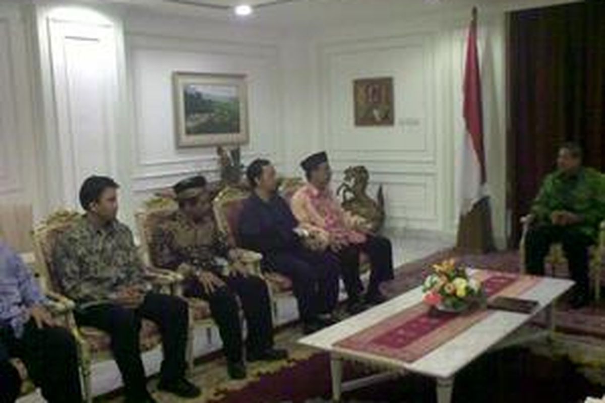 Empat relawan KISPA, Selasa (8/6/2010), diterima Presiden Susilo Bambang Yudhoyono di Istana Presiden Jakarta. 