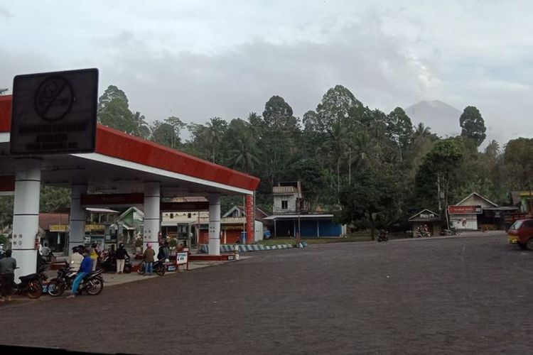 Pertamina mengklaim stok BBM masih aman pasca bencana erupsi Gunung Semeru, Sabtu (4/12/2021)