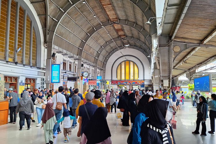 Strategi KAI Commuter Hadapi Peningkatan Penumpang, Termasuk Arus Mudik Lebaran 2025