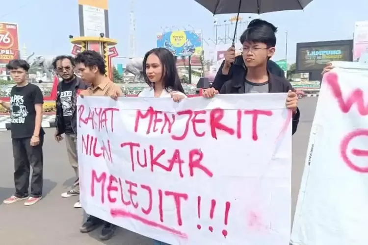 Prabowo ke Lampung, 3 Pemuda Gelar Aksi Jahit Mulut, Kritik Kondisi Rakyat dan Demokrasi