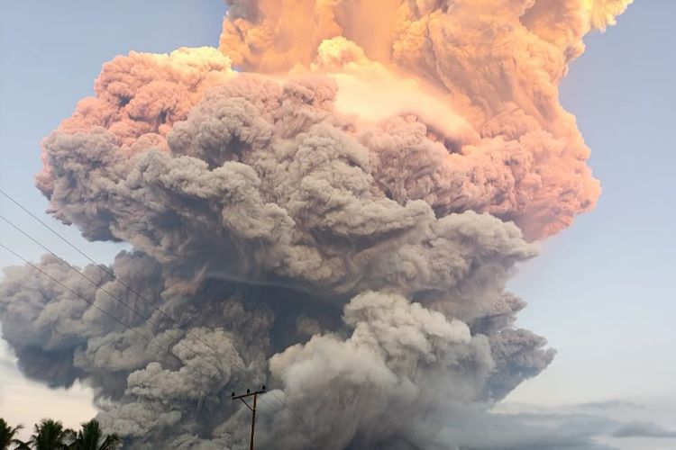 Lewotobi Meletus, Penerbangan ke Pulau Flores Dibatalkan: Ini Daftar Bandara Terdampak