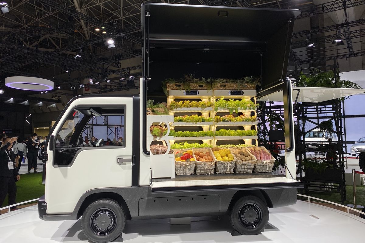 Mobil konsep Daihatsu Uniform di Daihatsu di Japan Mobility Show 2023