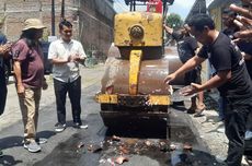 Kakak Iriana Jokowi Turun Tangan Bersama Relawan Perbaiki Jalan Rusak di Karanganyar 
