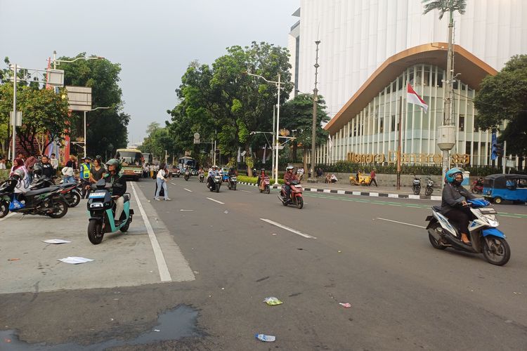 Demo Dukung MBG di Monas Bubar, Jalan Medan Merdeka Selatan Kembali Dibuka
