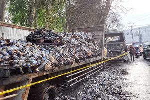 Truk Tangki BBM Terguling dan Terbakar di Cianjur, Satu Orang Luka Bakar