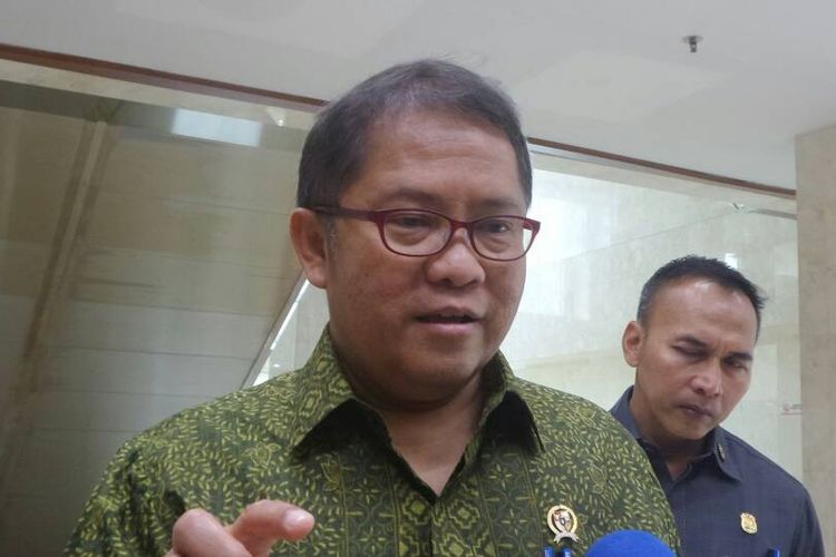 Menteri Komunikasi dan Informatika Rudiantara di Kompleks Parlemen, Senayan, Jakarta, Rabu (31/5/2017).