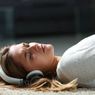 3 Efek Mendengarkan Lagu Sedih, Bantu Atasi Stres hingga Depresi