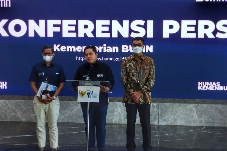 Menteri BUMN Erick Thohir saat melakukan konferensi pers terkait PT PLN (Persero) di Kementerian BUMN, Rabu (19/1/2022).