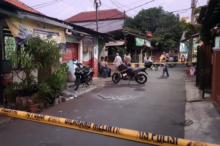 Tempat kejadian perkara penyiraman cairan kimia di Jalan Mawar, Serengseng, Jakarta Barat, Jumat (15/11/2019)