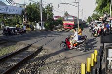 Tips Aman Berkendara Saat Melewati Pelintasan Kereta Api