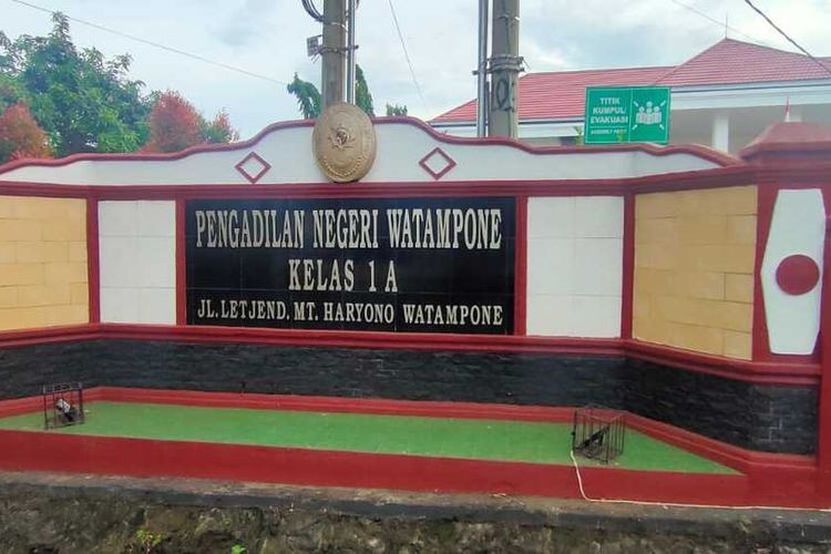 Hakim pengadilan negeri Watampone, Kabupaten Bone, Sulawesi Selatan memvonis mantan Satpol PP atas kasus pembunuhan terhadap seorang wanita paruh baya. Kamis, (20/6/2024).
