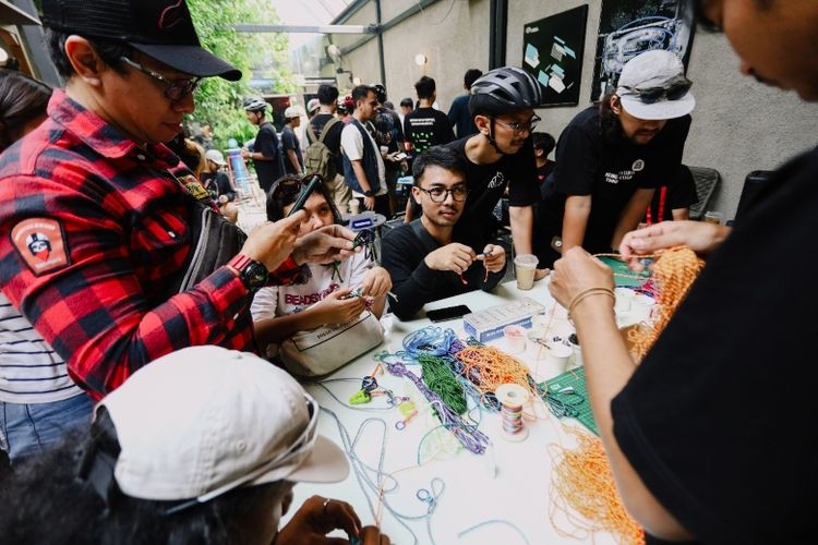 Suasana interaktif PuntungBeruntung 2025 yang mengajak masyarakat mengolah puntung rokok jadi produk kreatif ramah lingkungan. 