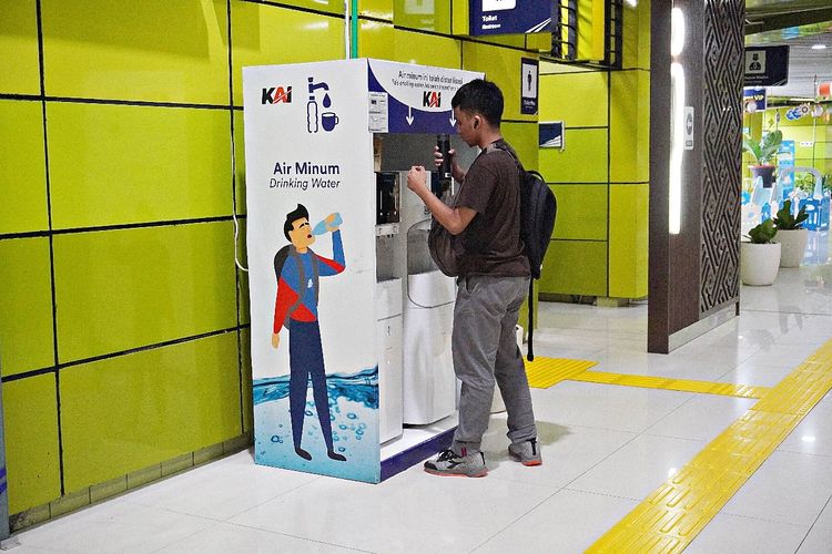  Cukup Bawa Tumbler, Penumpang Kereta Bisa Isi Ulang Air Minum Gratis