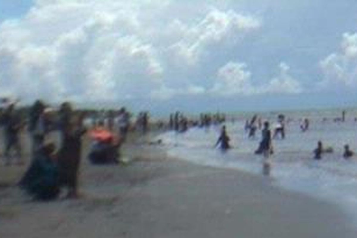 Keindahan pantai Wakkae membuat para wisatawan lokal di Pinrang maupun dari luar daerah langsung terpesona. Tak heran jika obyek wisata yang baru beberapa tahun terpublikasi ini makin jadi salah satu referensi warga untuk berwisata bersama keluarga.