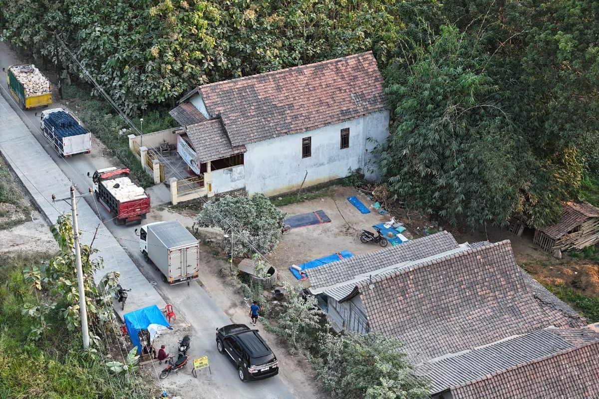 Pemkab Blora membangun ruas jalan Jepon-Bogorejo dengan konstruksi rigid beton dengan anggaran Rp 6,48 miliar dan panjang 12,25 km.