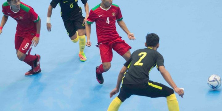 Indonesia bertanding melawan Malaysia pada cabang futsal di Shah Alam Panasonic Sports Conplex, Selasa (22/8/2017).