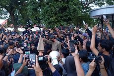 Mahasiswa UGM Bakar Almamater Saat Demo Tolak Kenaikan Harga BBM, Ini Alasan Mereka