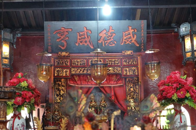 Klenteng Sun Tekong atau Dewa Langit, jadi klenteng terbesar di antara ketiga klenteng tertua yang ada di Senggarang. Hingga kini masih sering digunakan untuk beribadah umat Buddha.