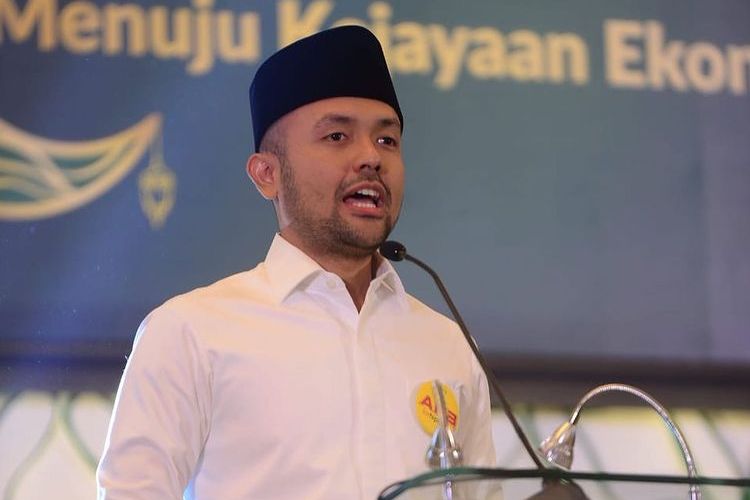 Akbar Himawan Buchari merupakan lulusan dari Universitas Islam Sumatera Utara (UISU).
