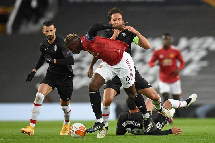 Paul Pogba terpaksa meninggalkan lapangan lebih cepat saat Manchester United mencatatkan kemenangan 2-0 atas Granada pada laga perempat final leg kedua Liga Europa, Jumat (16/4/2021) dini hari WIB.