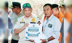 Mendagri Salurkan Tali Asih untuk Ahli Waris Korban Gempa NTT 