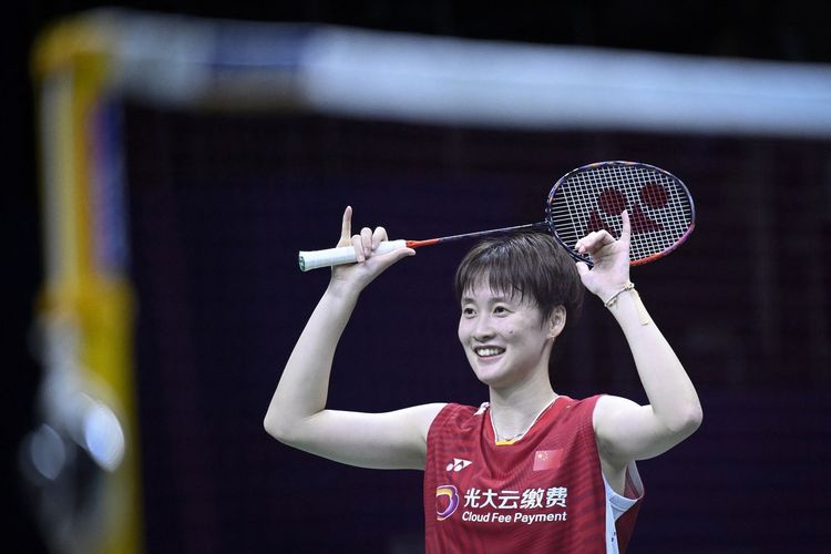 Pebulu tangkis tunggal putri China, Chen Yu Fei, merayakan kemenangan saat melawan wakil Indonesia, Gregoria Mariska Tunjung, dalam rangkaian perempat final Piala Sudirman atau Sudirman Cup 2023 di Suzhou Olympic Sports Centre, China, pada Jumat (19/5/2023).