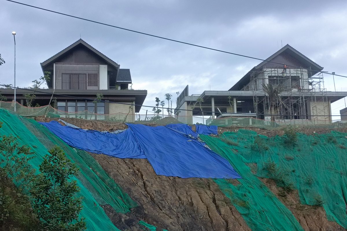 Seluruh rumah tapak jabatan menteri (RTJM) di Ibu Kota Nusantara (IKN) dilengkapi dengan prasarana, sarana dan utilitas (PSU), mebel, fasilitas umum, fasilitas sosial, serta sistem Smart Design Building dengan akses 100 persen terhadap internet.
